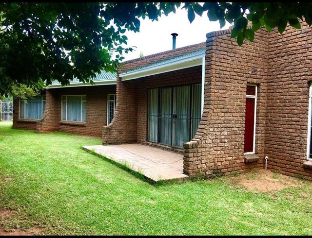 3 BEDROOM HOUSE FOR SALE IN THREE RIVERS EAST